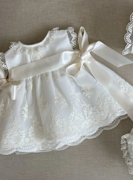 Set for three-piece girl. Embroidered Organza.