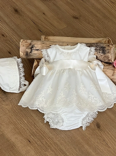Set for three-piece girl. Embroidered Organza.