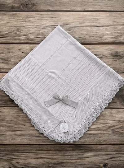 Shawl with pleats and bow. Cream with sand. Unisex