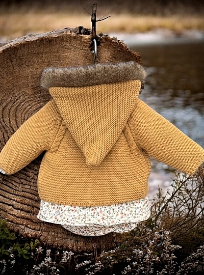 Unisex baby trench coat in chunky knit with hood