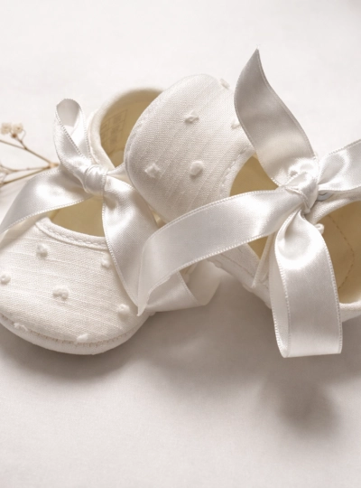 Unisex ecru linen shoe with satin bow