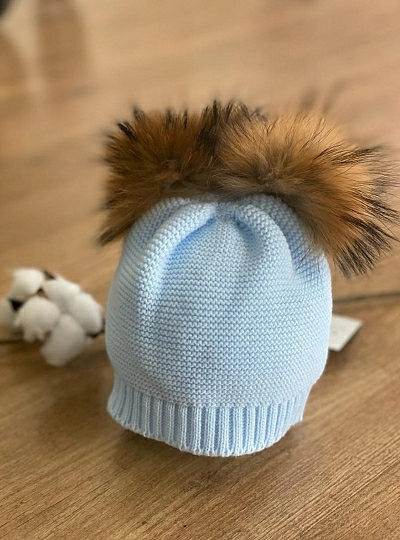 Unisex hat with two natural fur pompoms