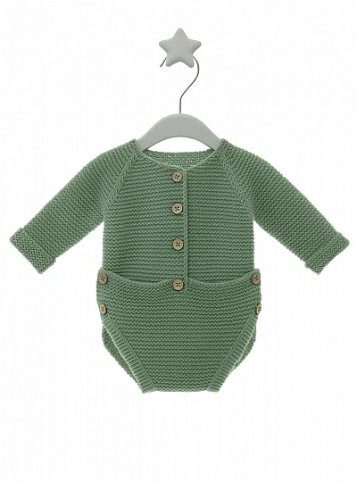 Unisex knitted romper with wooden buttons