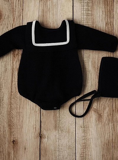 Unisex romper and hat set in two colors