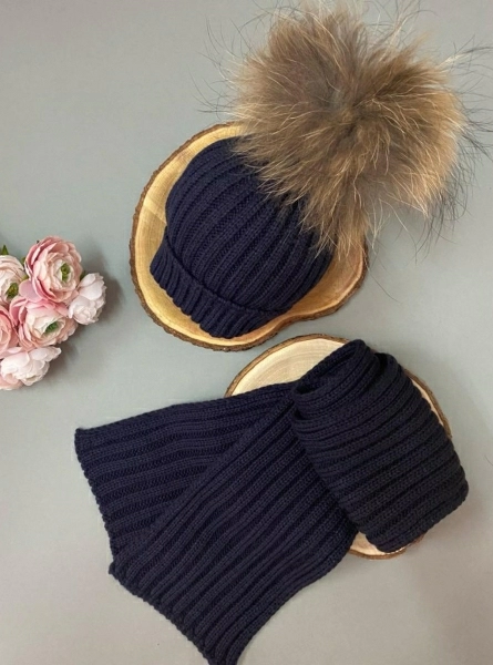 Unisex set of Hat with Pompom and scarf.