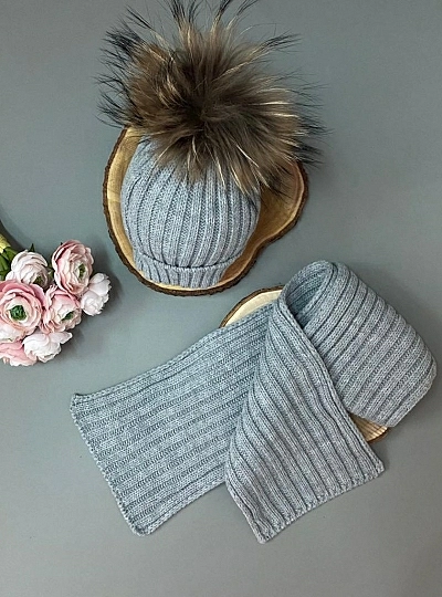 Unisex set of Hat with Pompom and scarf.