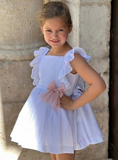 Vestido blanco con lazos de tul rosa. By Copo