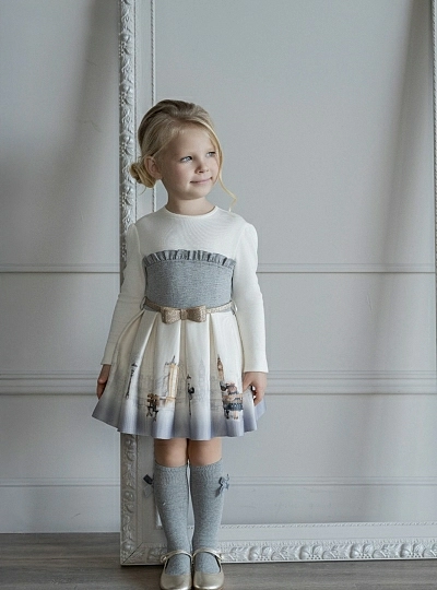 Vestido en tonos beige y gris colección London