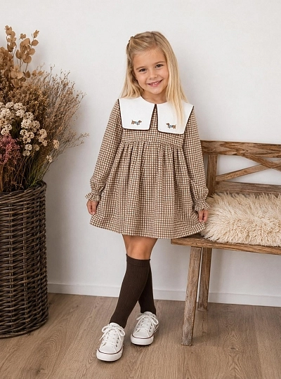 Vestido niña de viella Teckel de Foque con cuello bordado Vestido niña de viella Teckel de Foque con cuello bordado
