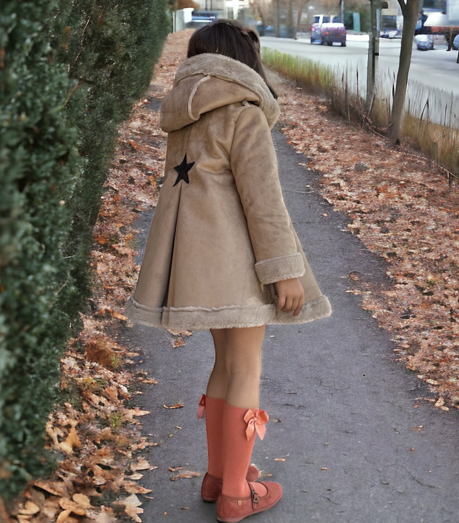 Abrigo para niña capeado de ante y Coleccion Azabache de - Main Image