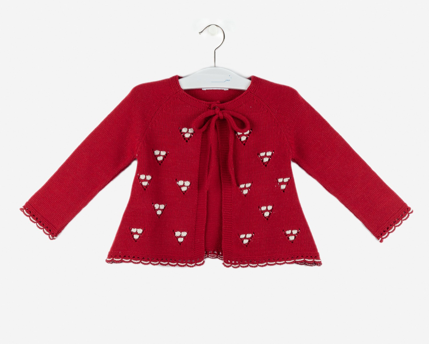 Chaqueta color burdeos con bodoques en blanco. O-Invierno | Primer Bebé