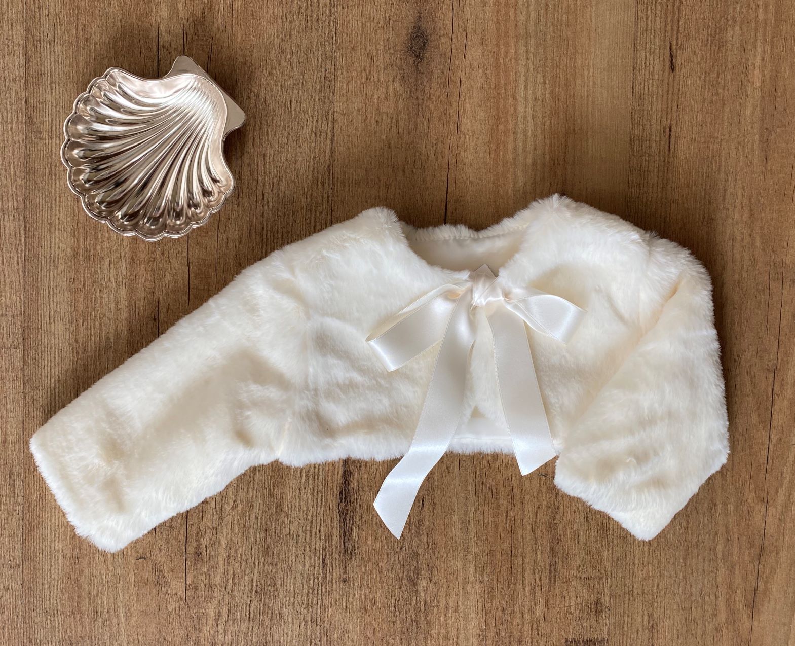 Chaqueta de pelo especial bautizo. Es unisex Primer Beb