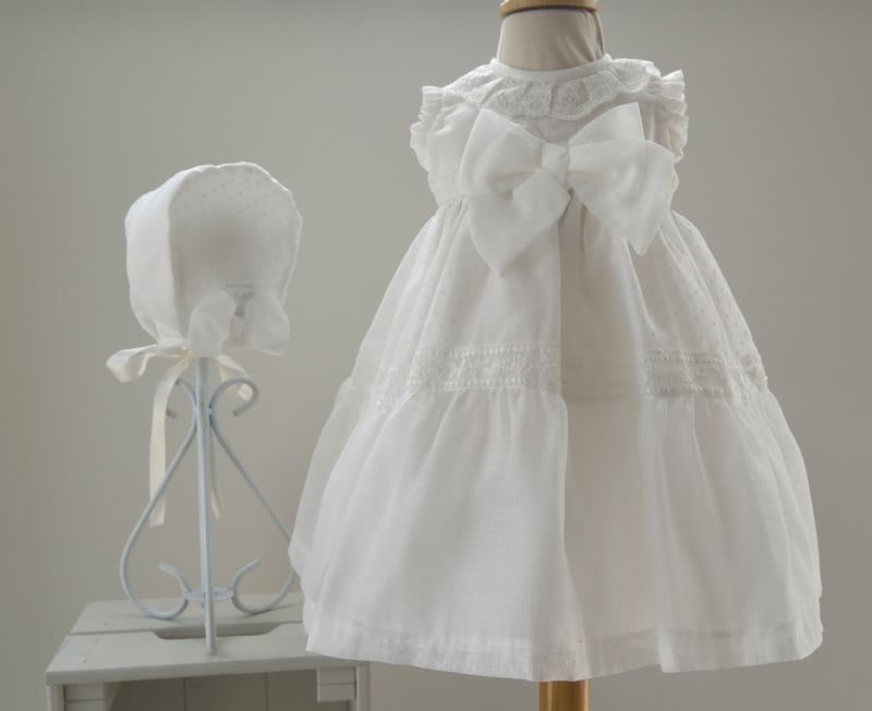 Conjunto de bautizo para ni a color crudo. Talla 6 meses. Primer