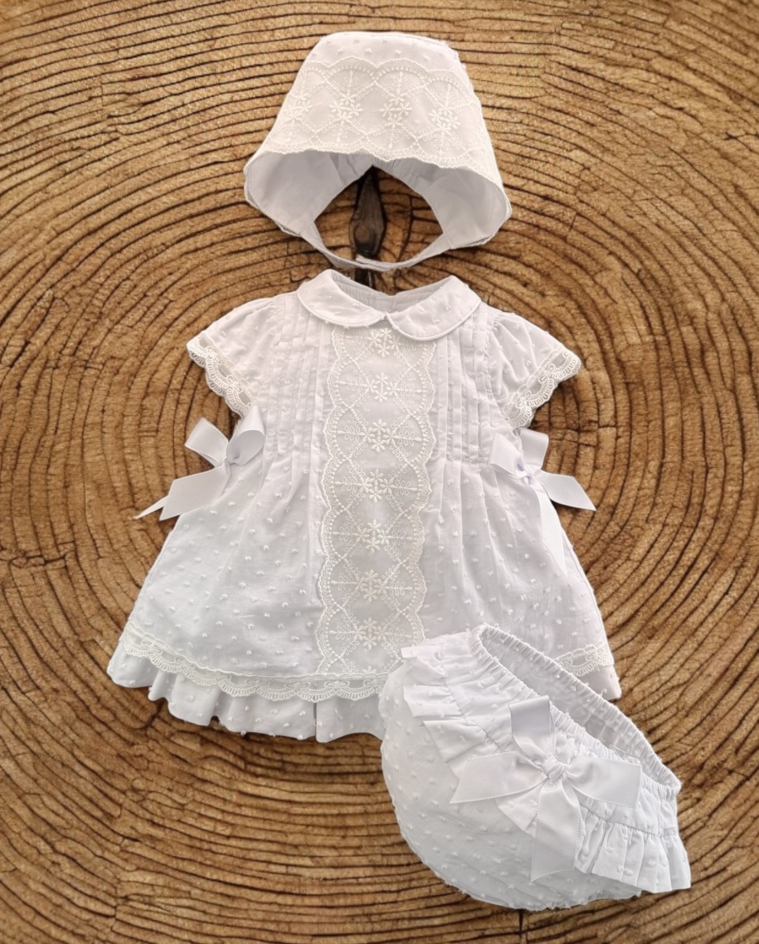 Conjunto Jesusito con capota y braga de plumeti blanco Primer Bebé